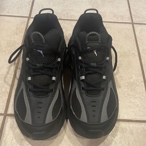 Youth size 7C - barely worn. Pumas.